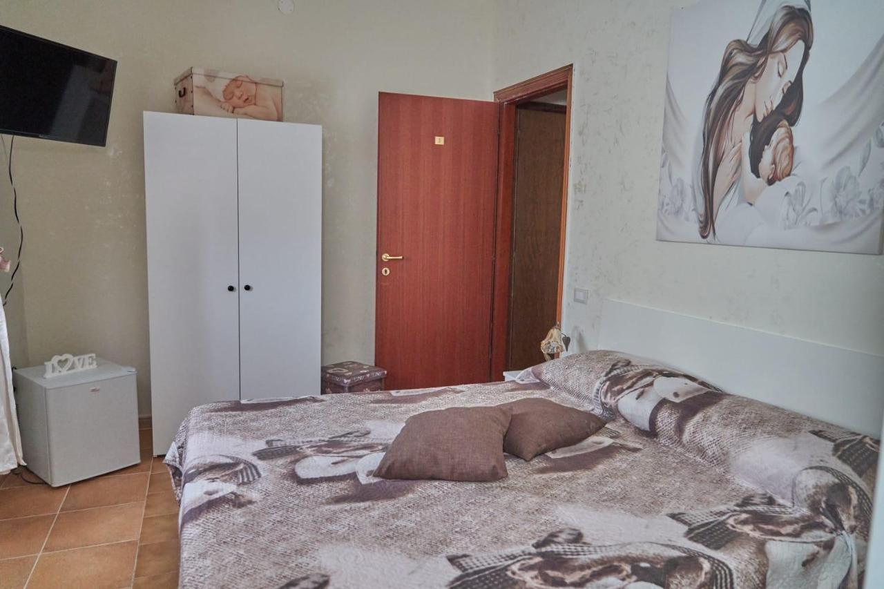 Le Stanze Di Ricci - Affittacamere Low Cost Lesina Exterior photo