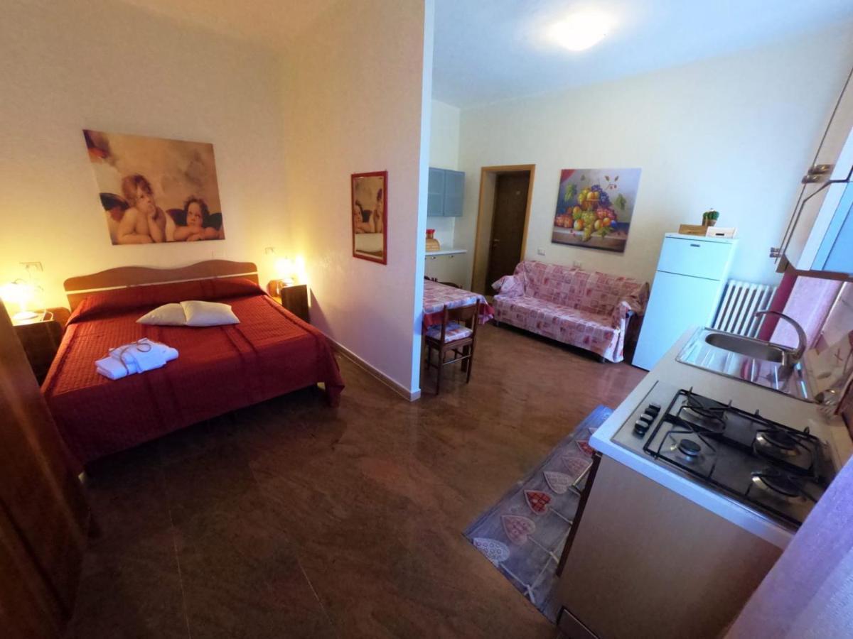 Le Stanze Di Ricci - Affittacamere Low Cost Lesina Exterior photo