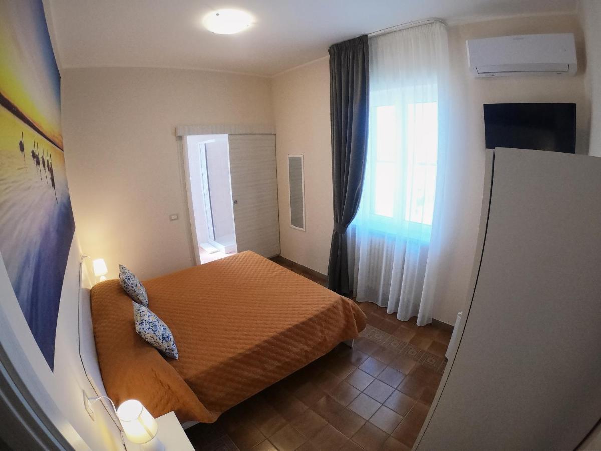 Le Stanze Di Ricci - Affittacamere Low Cost Lesina Exterior photo